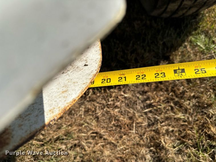 image for item JE9374 Willmar Super 800 spreader