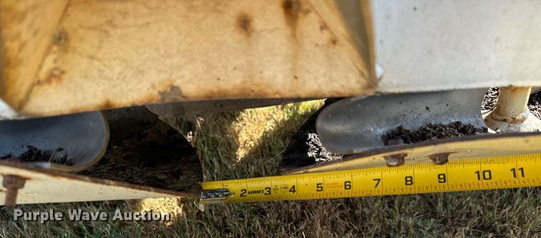 image for item JE9374 Willmar Super 800 spreader