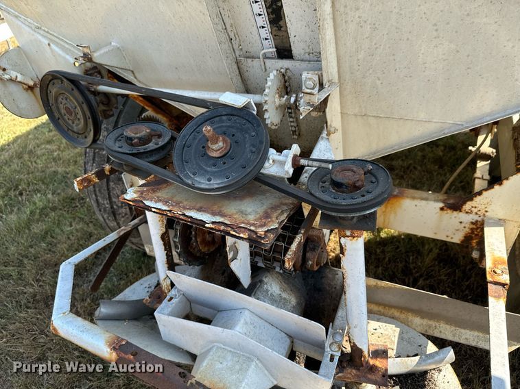 image for item JE9374 Willmar Super 800 spreader