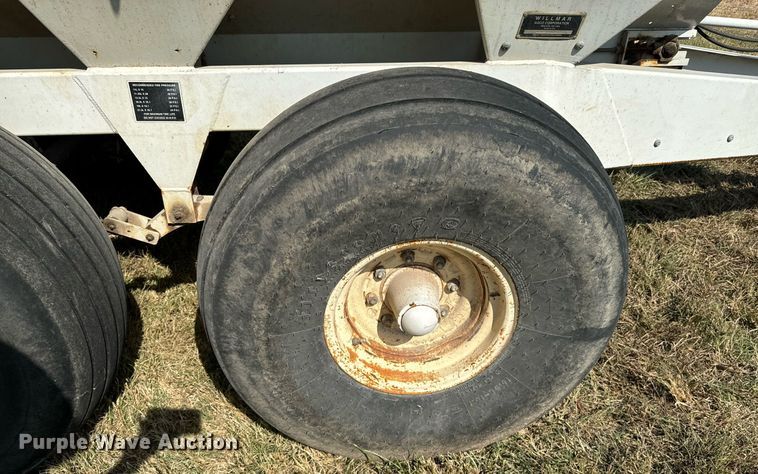 image for item JE9374 Willmar Super 800 spreader