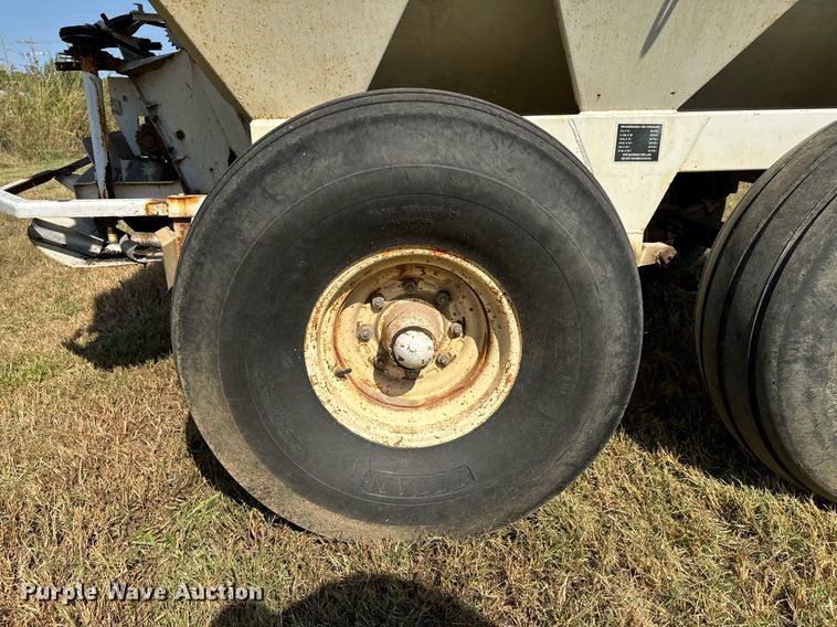 image for item JE9374 Willmar Super 800 spreader