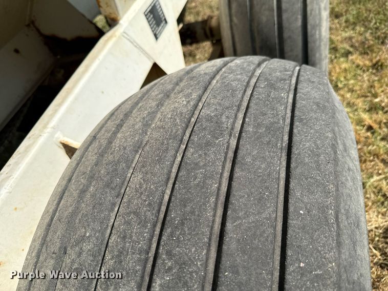 image for item JE9374 Willmar Super 800 spreader