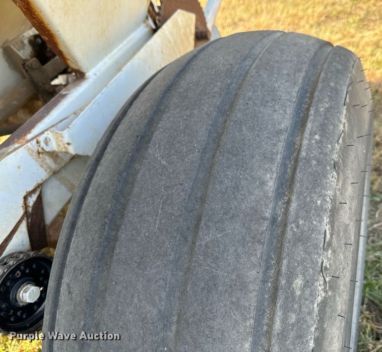 image for item JE9374 Willmar Super 800 spreader