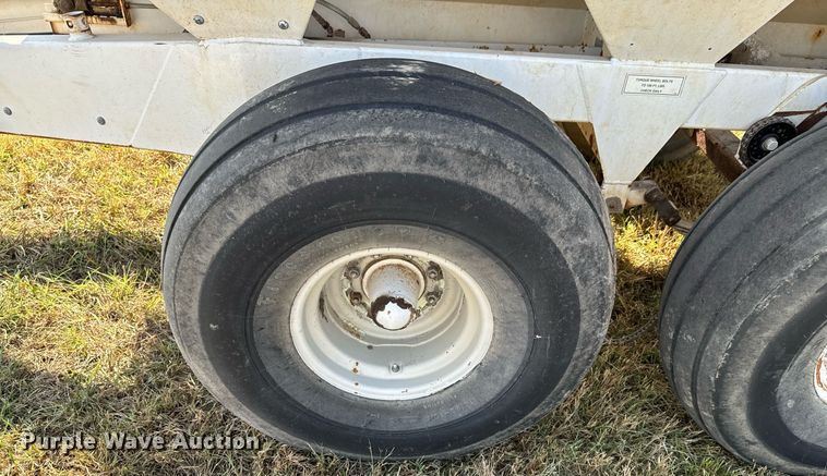 image for item JE9374 Willmar Super 800 spreader