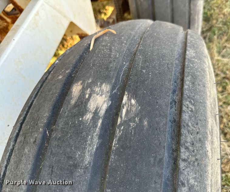 image for item JE9374 Willmar Super 800 spreader