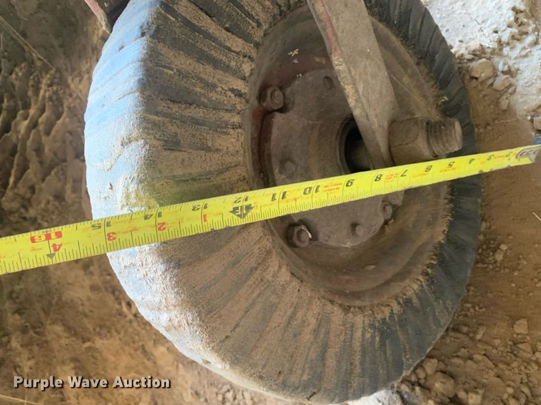 image for item JT9675 Kubota  M9000 MFWD tractor