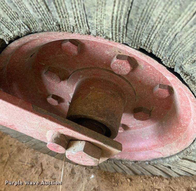 image for item JT9675 Kubota  M9000 MFWD tractor