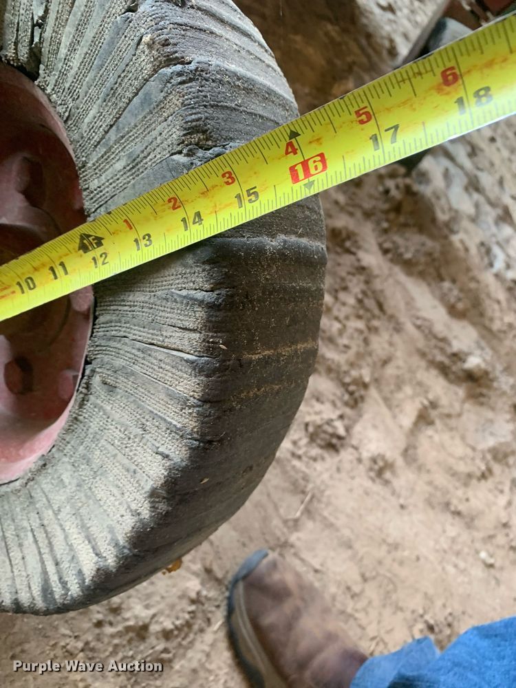 image for item JT9675 Kubota  M9000 MFWD tractor