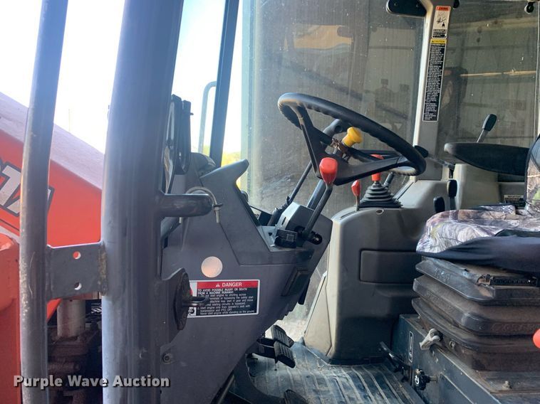 image for item JT9675 Kubota  M9000 MFWD tractor