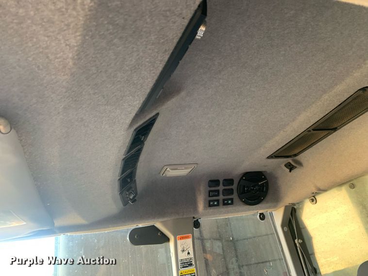 image for item JT9675 Kubota  M9000 MFWD tractor