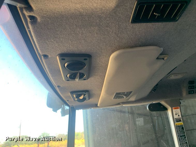 image for item JT9675 Kubota  M9000 MFWD tractor