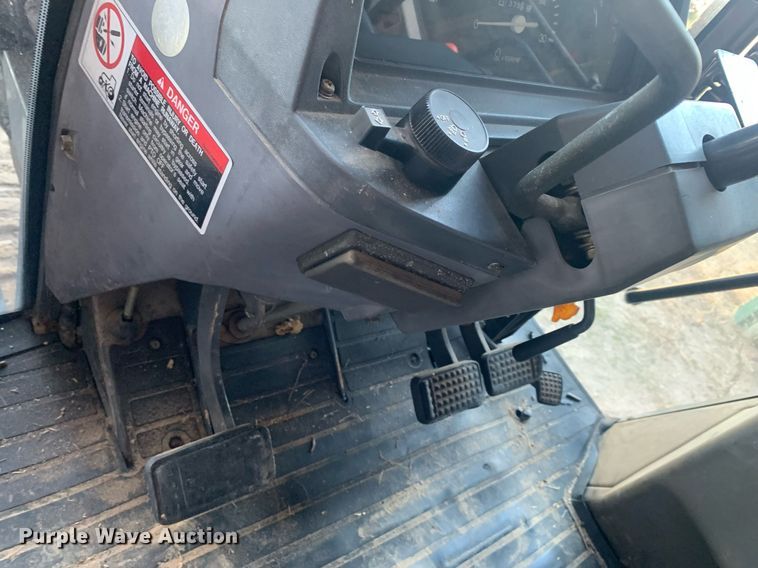 image for item JT9675 Kubota  M9000 MFWD tractor