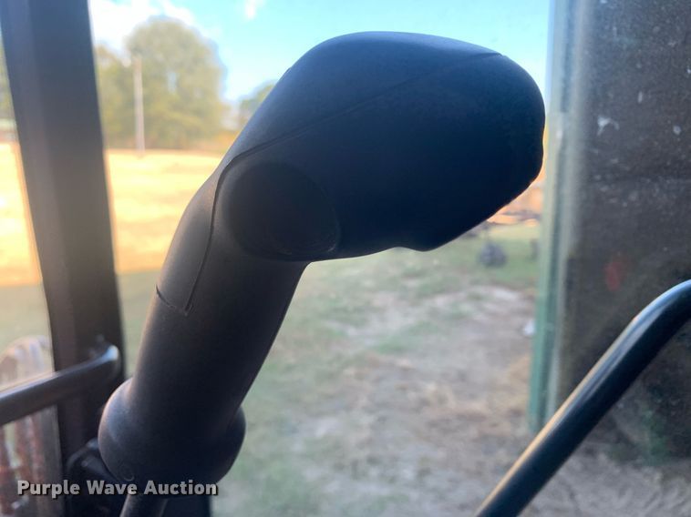 image for item JT9675 Kubota  M9000 MFWD tractor