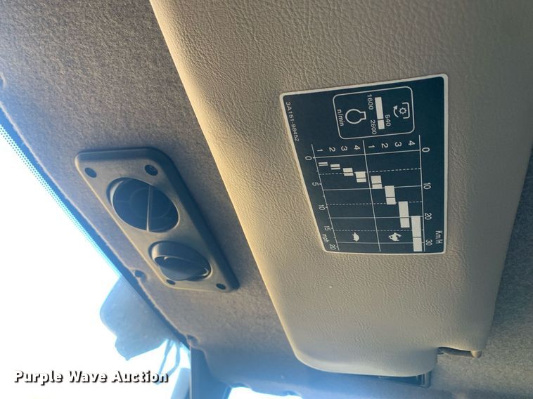 image for item JT9675 Kubota  M9000 MFWD tractor