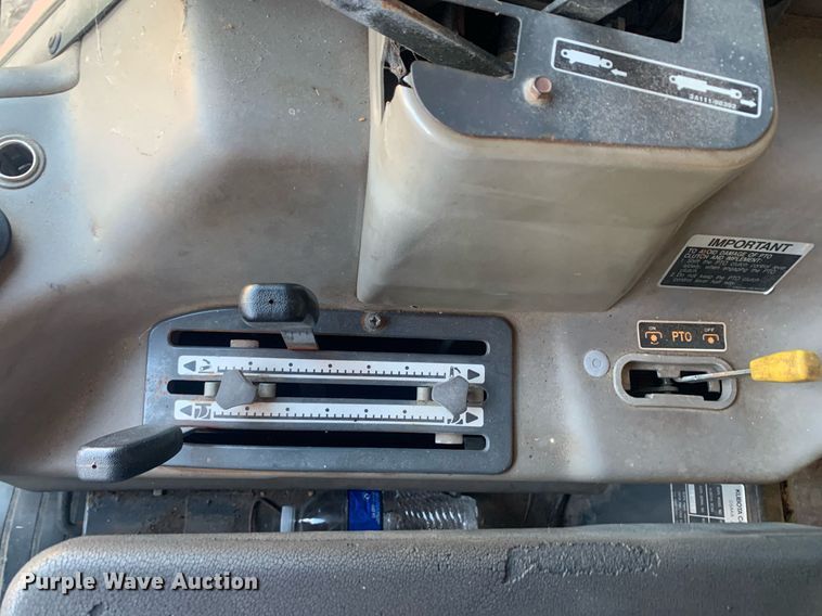 image for item JT9675 Kubota  M9000 MFWD tractor