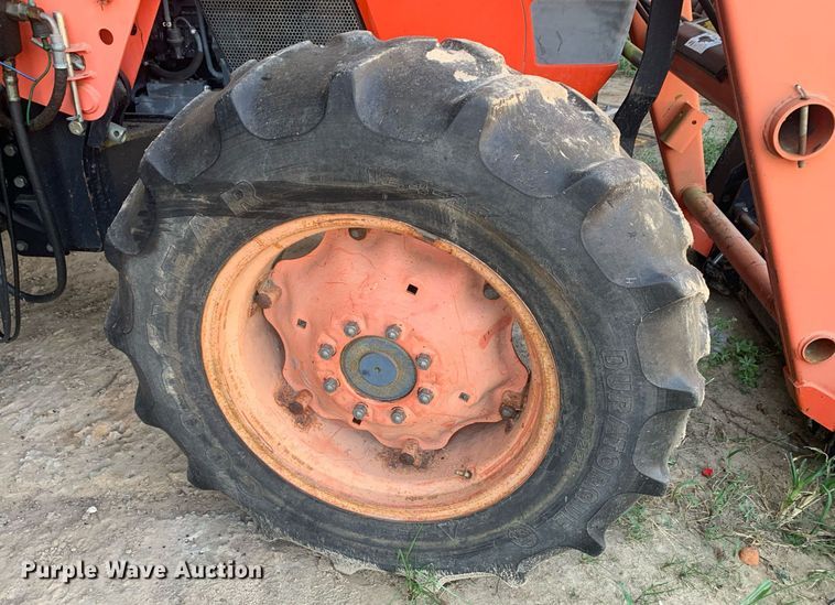 image for item JT9675 Kubota  M9000 MFWD tractor