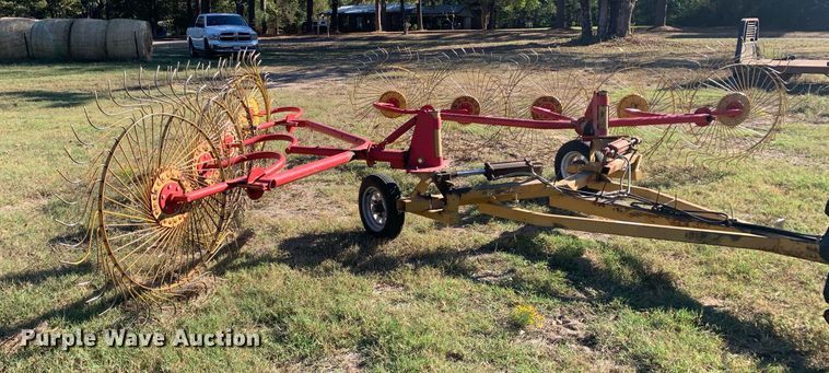 image for item JT9678 1972 hay rake