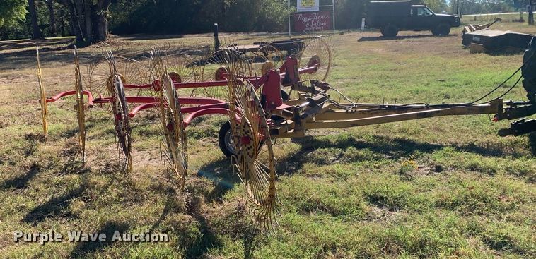 image for item JT9678 1972 hay rake