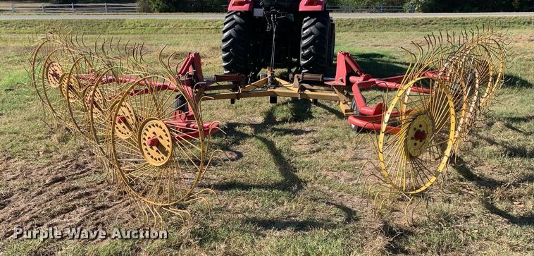 image for item JT9678 1972 hay rake