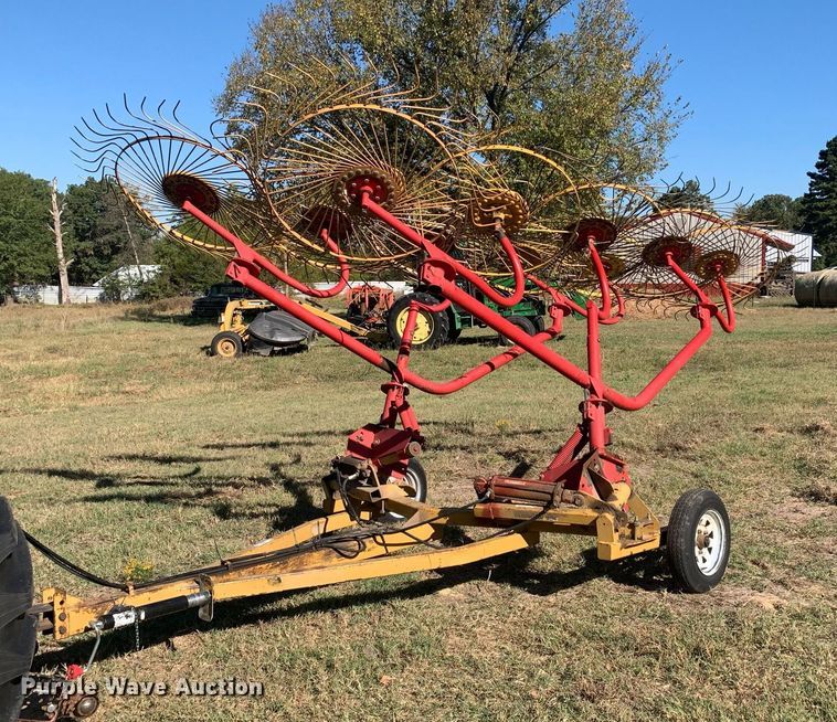 image for item JT9678 1972 hay rake