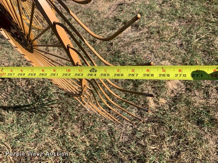 image for item JT9678 1972 hay rake