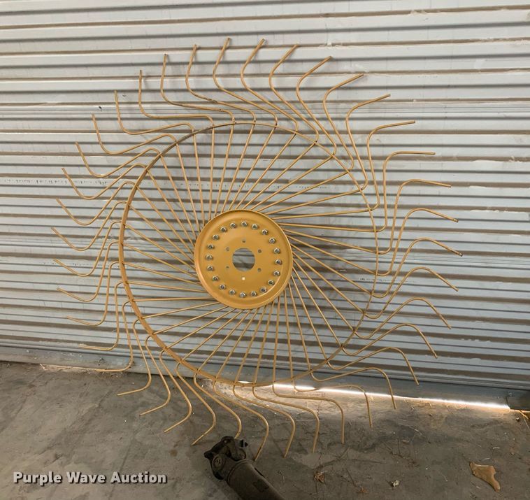 image for item JT9678 1972 hay rake