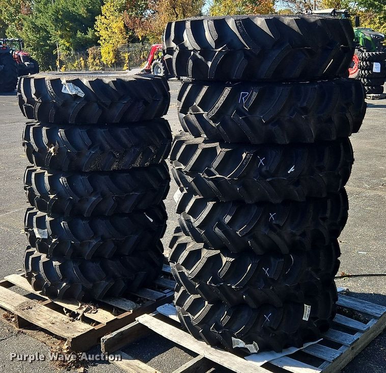 image for item OJ9887 (11) 95-16R-11 tires and wheels