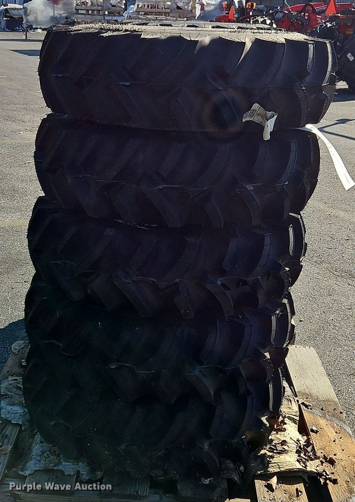 image for item OJ9888 (10) 9.5-16R-11 tires and wheels