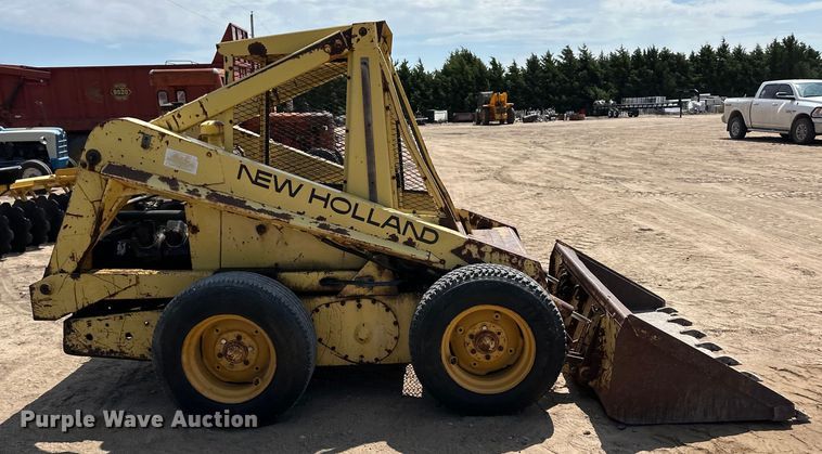 image for item OM9526 1978 New Holland L775 skid steer loader