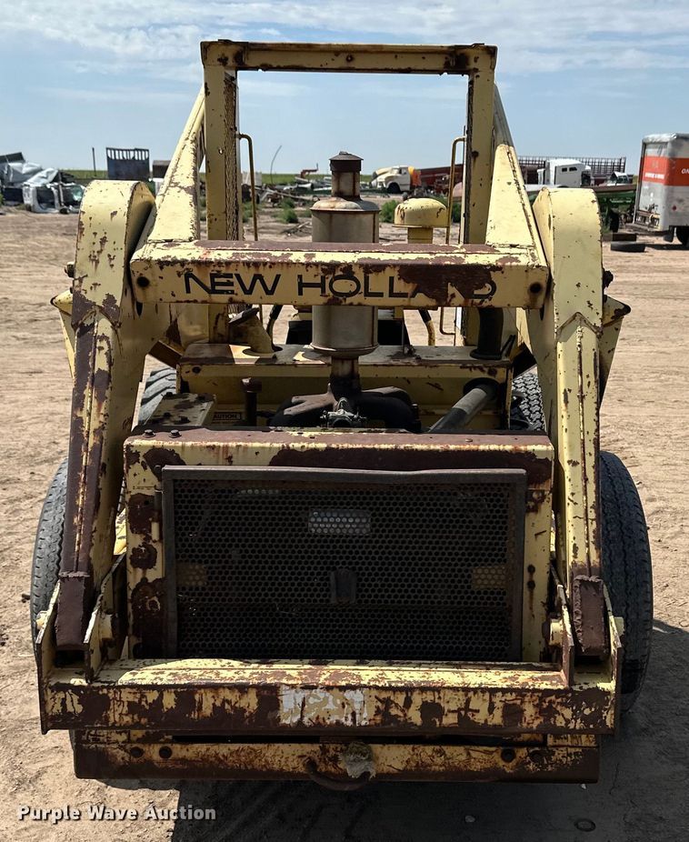 image for item OM9526 1978 New Holland L775 skid steer loader