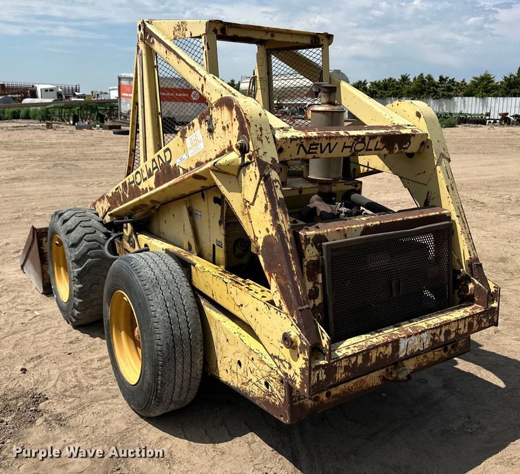 image for item OM9526 1978 New Holland L775 skid steer loader