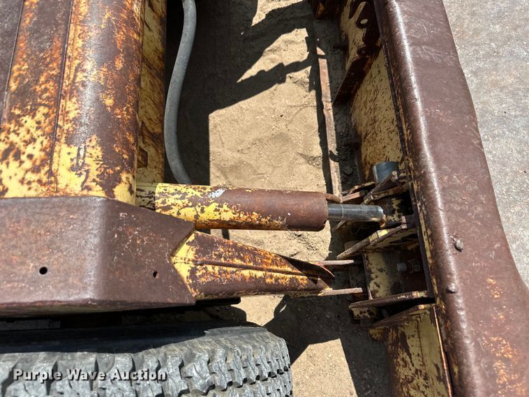 image for item OM9526 1978 New Holland L775 skid steer loader