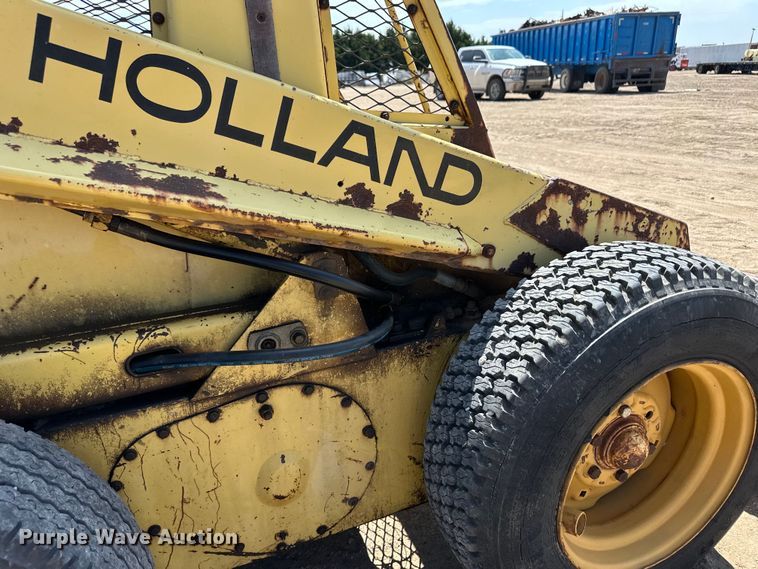 image for item OM9526 1978 New Holland L775 skid steer loader