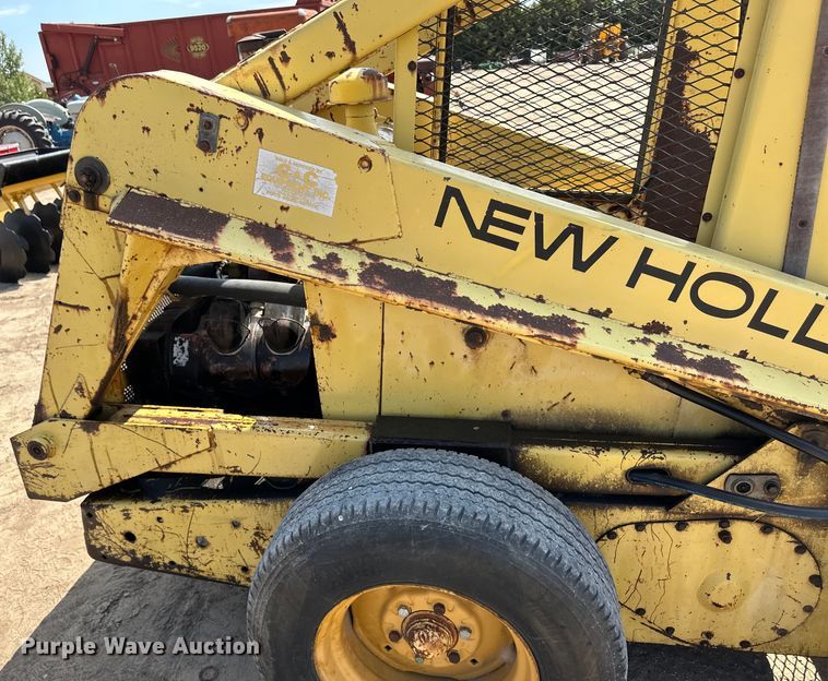 image for item OM9526 1978 New Holland L775 skid steer loader