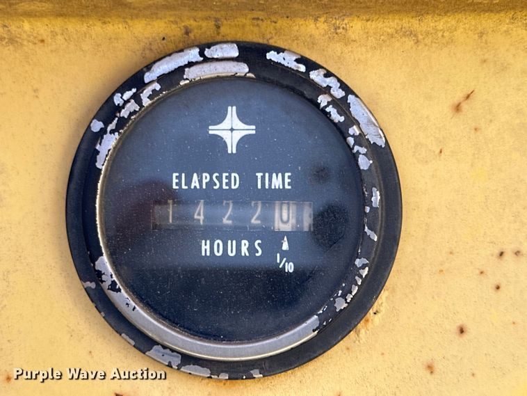 image for item OM9526 1978 New Holland L775 skid steer loader