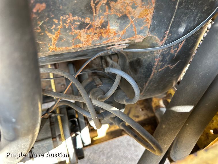 image for item OM9526 1978 New Holland L775 skid steer loader