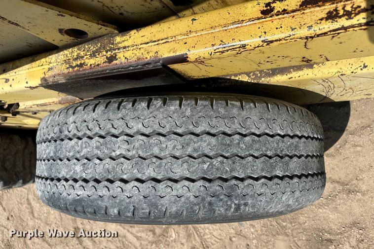 image for item OM9526 1978 New Holland L775 skid steer loader