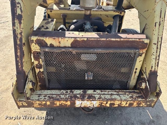 image for item OM9526 1978 New Holland L775 skid steer loader