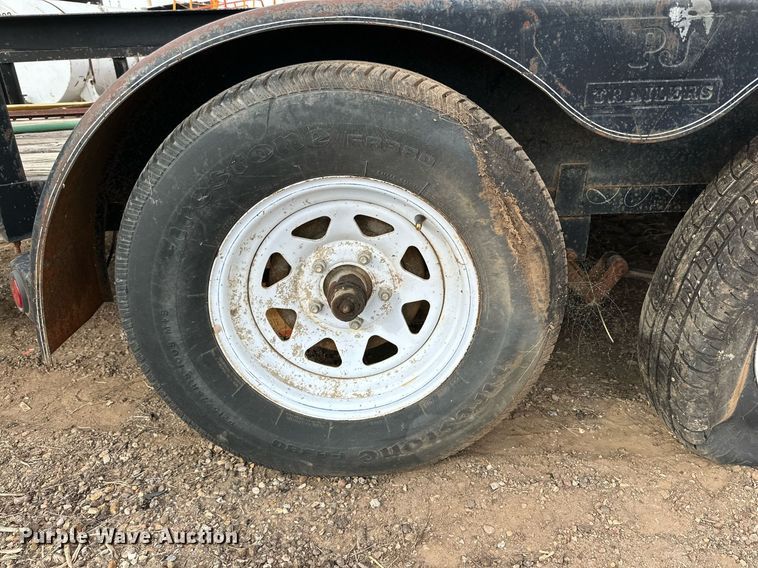 image for item DD3393 2002 PJ utility trailer