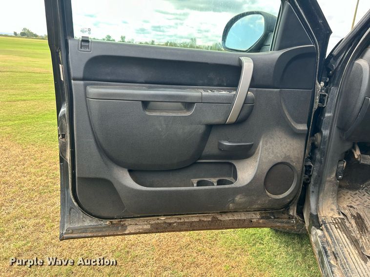 image for item DO7518 2011 Chevrolet  Silverado 1500 Crew Cab pickup truck