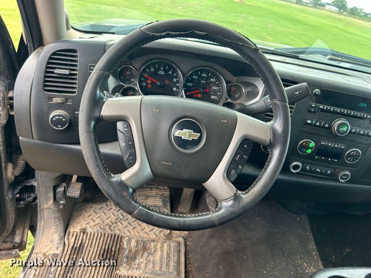 image for item DO7518 2011 Chevrolet  Silverado 1500 Crew Cab pickup truck