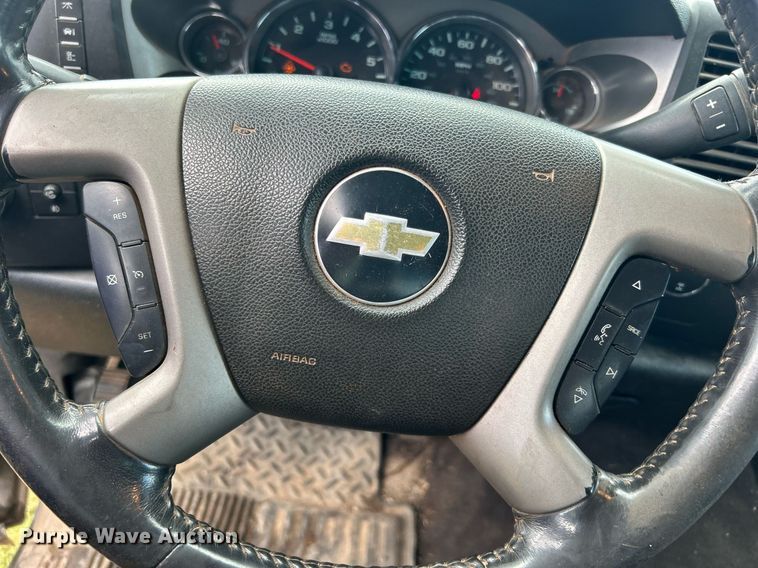 image for item DO7518 2011 Chevrolet  Silverado 1500 Crew Cab pickup truck