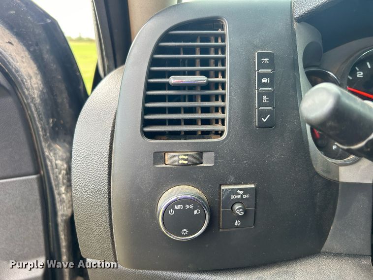 image for item DO7518 2011 Chevrolet  Silverado 1500 Crew Cab pickup truck