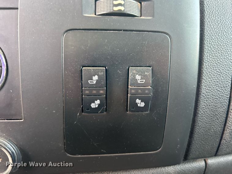 image for item DO7518 2011 Chevrolet  Silverado 1500 Crew Cab pickup truck