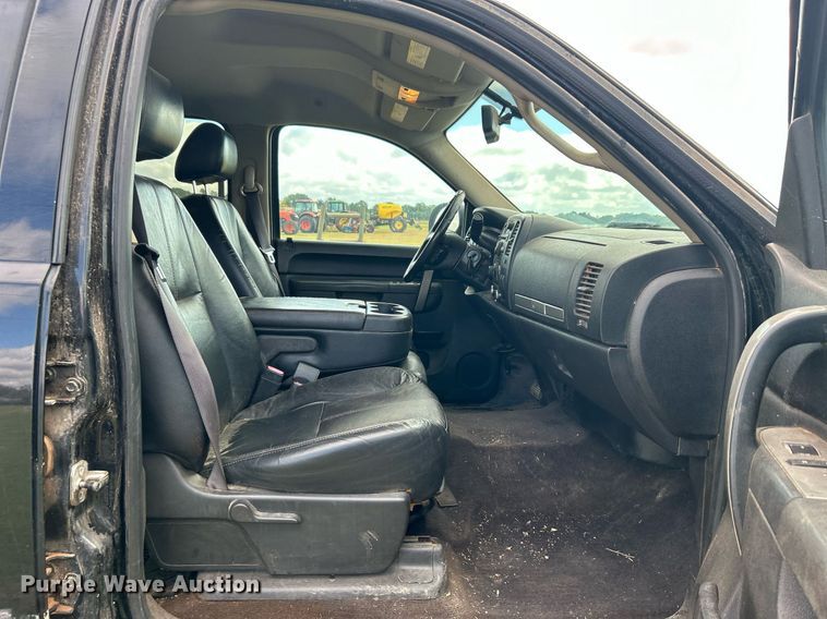 image for item DO7518 2011 Chevrolet  Silverado 1500 Crew Cab pickup truck