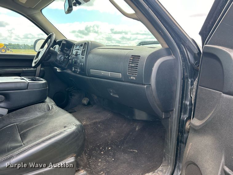 image for item DO7518 2011 Chevrolet  Silverado 1500 Crew Cab pickup truck