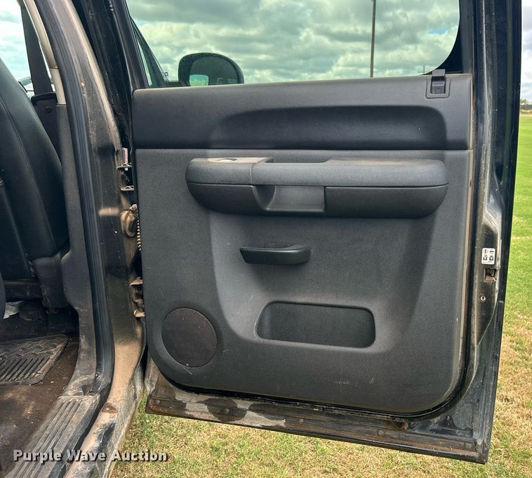 image for item DO7518 2011 Chevrolet  Silverado 1500 Crew Cab pickup truck