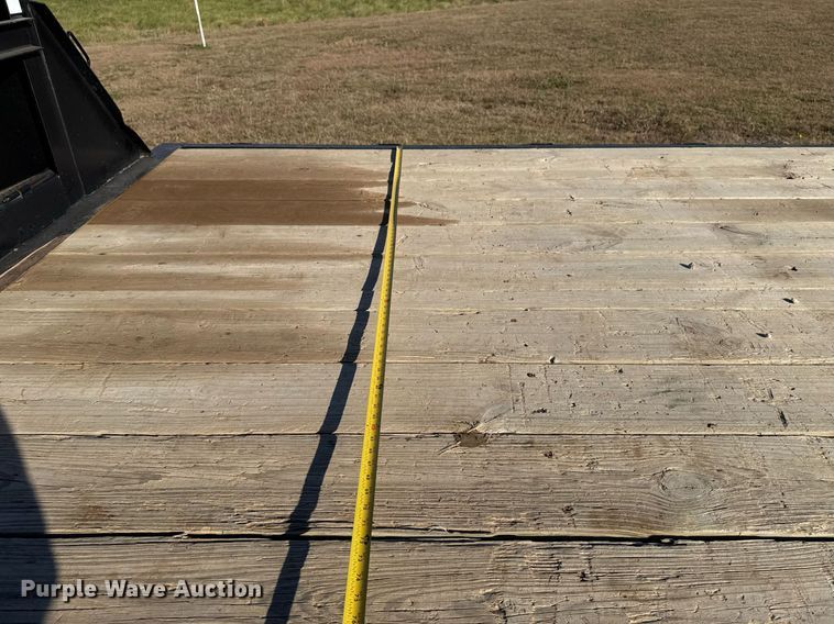 image for item DO7586 2017 PJ Trailers FD402 flatbed trailer