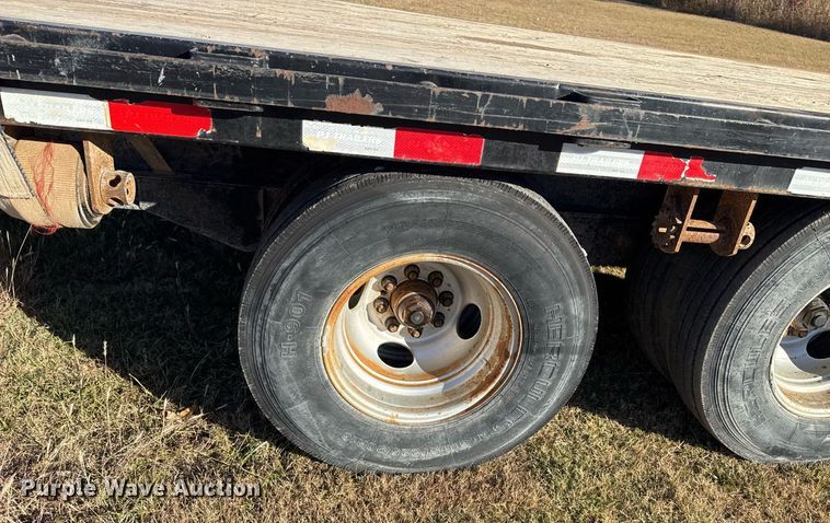 image for item DO7586 2017 PJ Trailers FD402 flatbed trailer