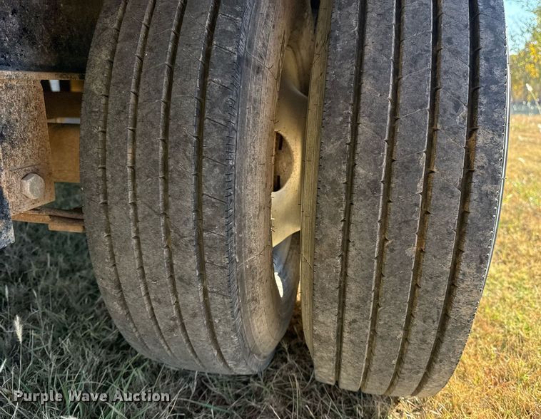 image for item DO7586 2017 PJ Trailers FD402 flatbed trailer